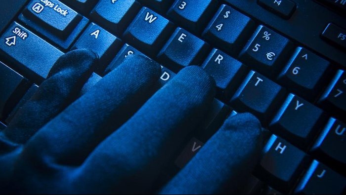 Oman Arrests Suspect in More Than 60 Online Fraud Cases